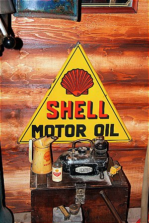 SHELL MOTOR OIL - click to enlarge